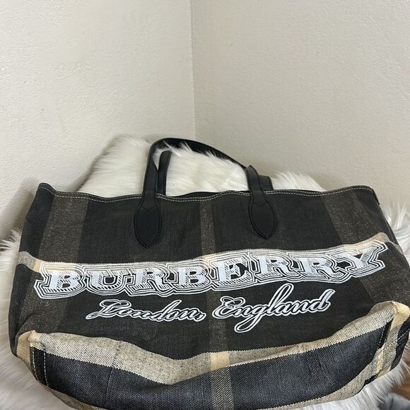 💯 Authentic Burberry Doodle Tote🍀 - Picture 14 of 16